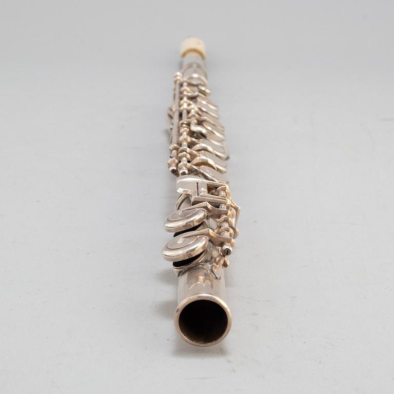 A 20th century flute, Martin Fréres, Paris.