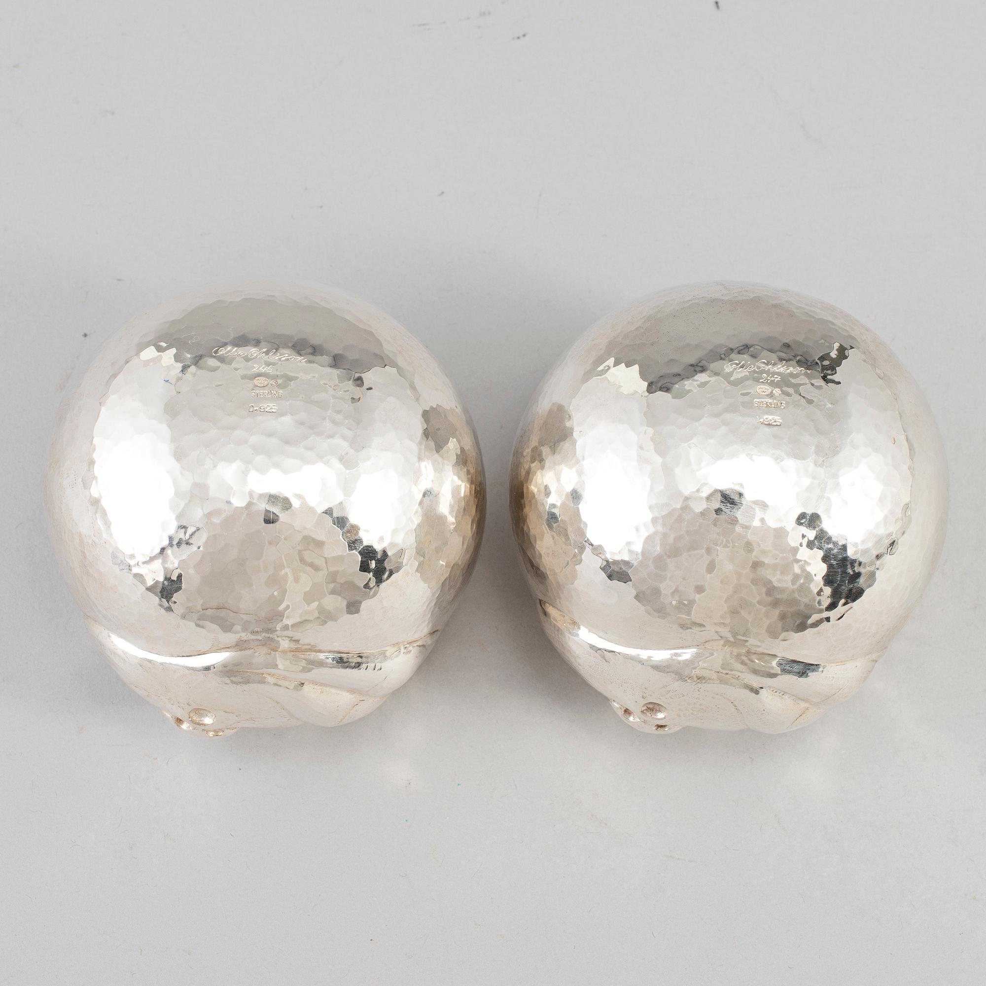 OLLE OHLSSON,  a pair of sterling tumblers, import marks, nr 245, 247.