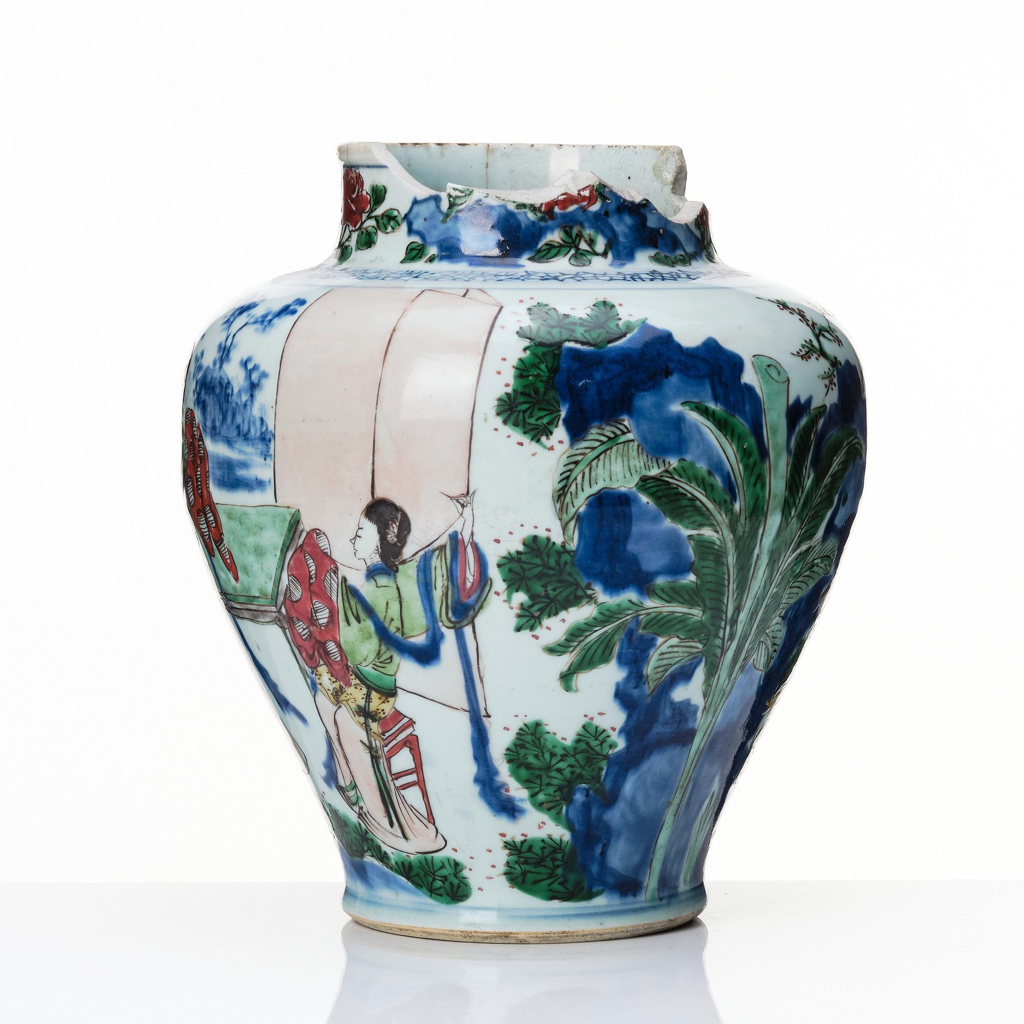 A Chinese Transitional wucai jar, 17th century.