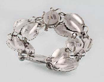 ARMBAND, silver samt cabocholslipade malakit, Gertrud Engel för A Michelsen, Stockholm, 1953. Vikt 38,6 gram.