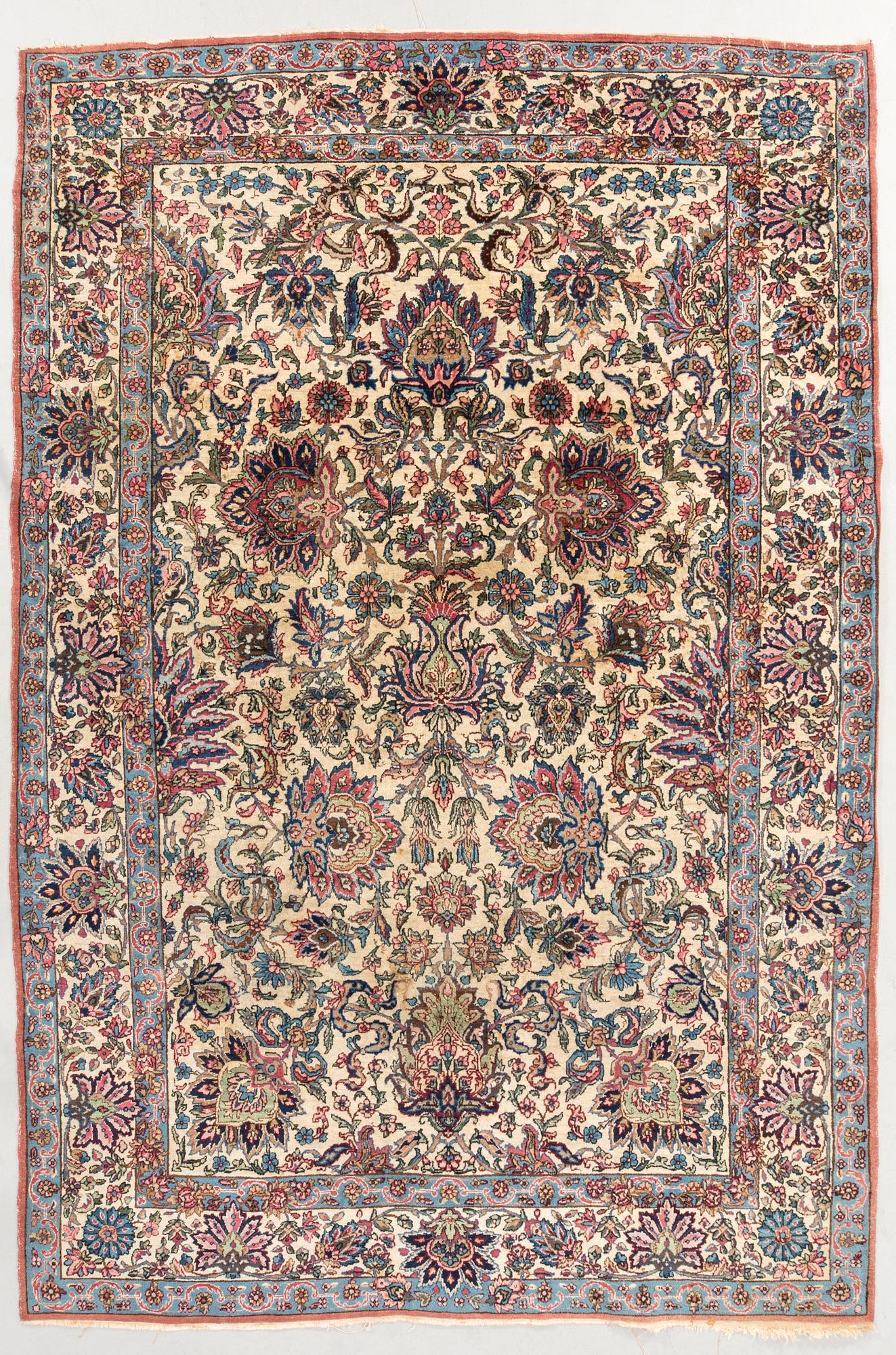Rug, Kirman, semi-antique approximately 292x195 cm.