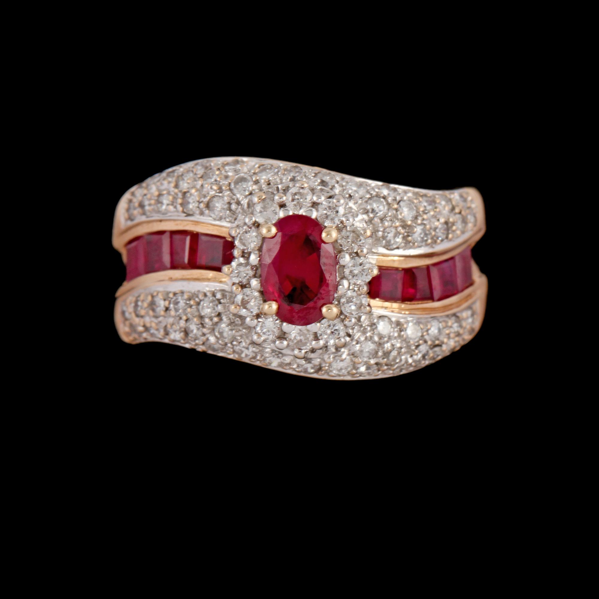 RING, 14k guld och vitguld med fasettslipade rubiner samt briljantslipade diamanter. Vikt 8 g.