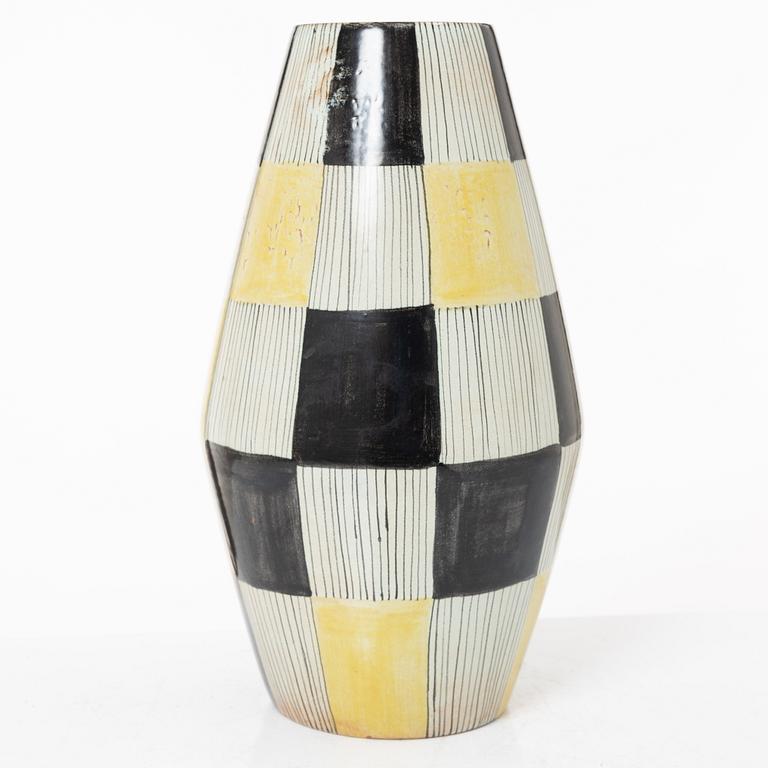 Carl-Harry Stålhane, vas, s k "Torro-fajans", dekor av Aune Laukkanen, Rörstrand, 1950-tal.