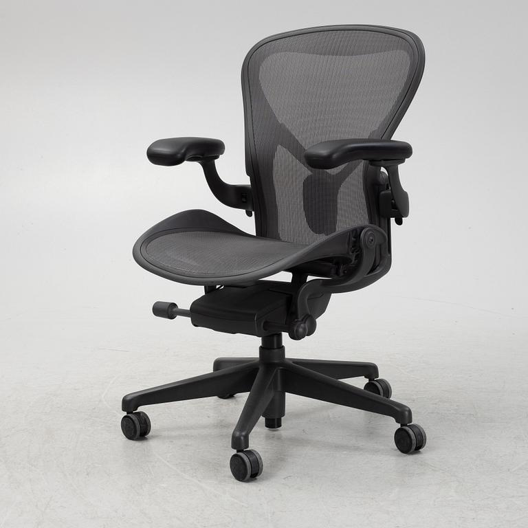 Don Chadwick/Bill Stump, a size B, 'Aeron' swivel office chair, Herman Miller.