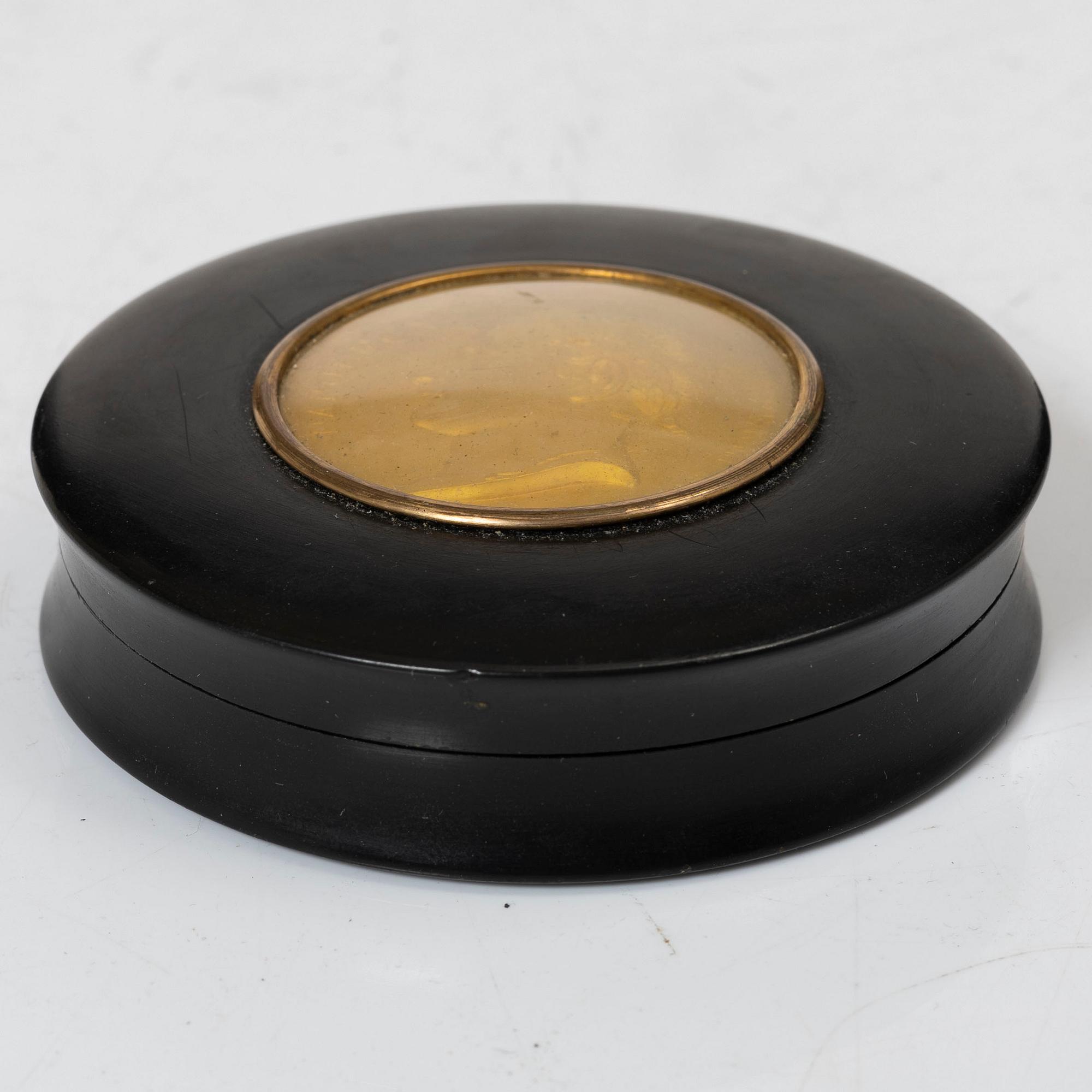 A French lacque noir, tortoiseshell and ormolu snuffbox with a medallion after Claude Galle, early 19th century.