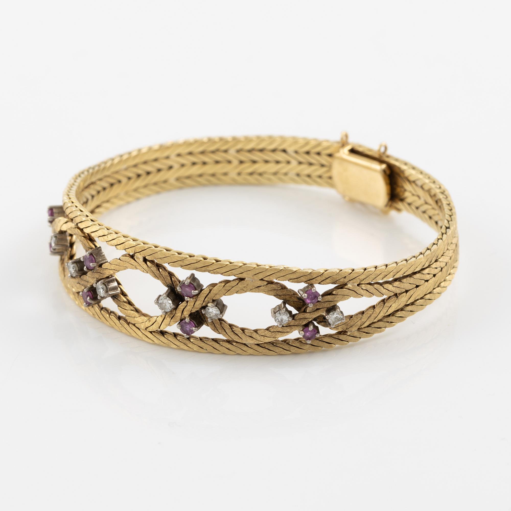 Bracelet 18K gold with rubies and brilliant-cut diamonds.