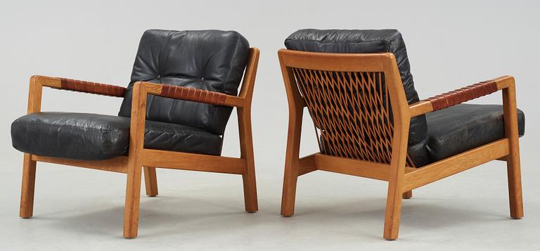 FÅTÖLJER, 2 st, och läder, Carl Gustaf Hiort af Ornäs, Finland sent 1950-tal.