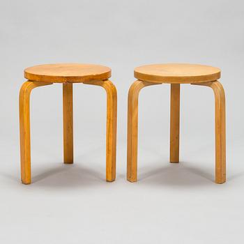 Alvar Aalto, a mid-20th century '85' table and four '60' stools for O.Y. Huonekalu-ja Rakennustyötehdas A.B.