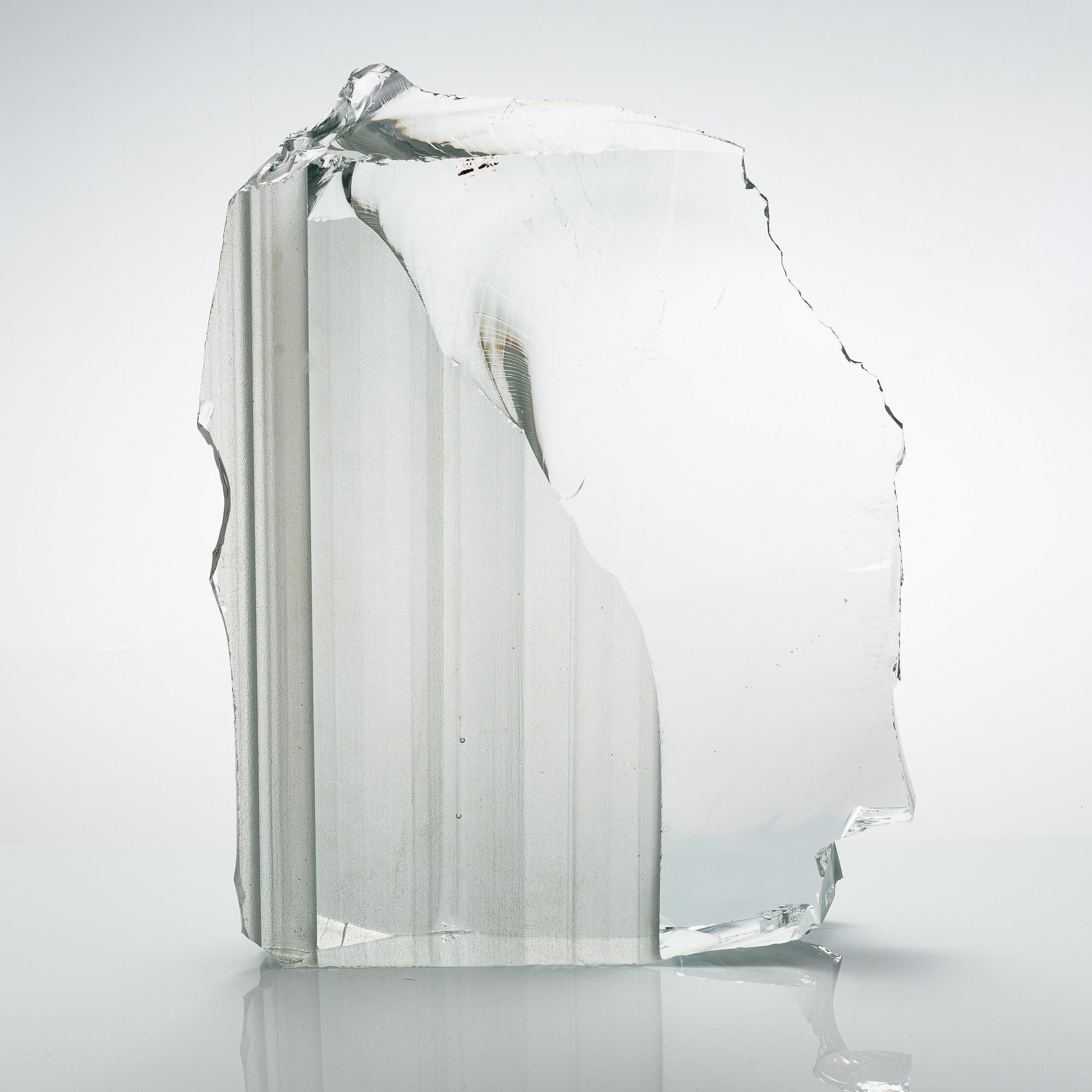 Timo Sarpaneva, skulptur, serien Glass age, "Namnlös" signerad Timo Sarpaneva 1983. Iittalan/Toijalan kivivenveistämö.