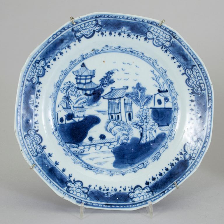 TALLRIKAR, 3 st, porslin. Kina Qianlong (1737-1795).