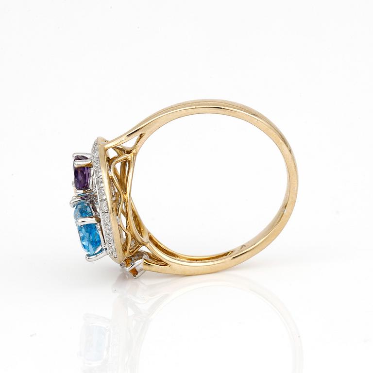 RING, 14K guld med citriner, ametister, blå topas och små diamanter. Vikt ca 3,70 g.