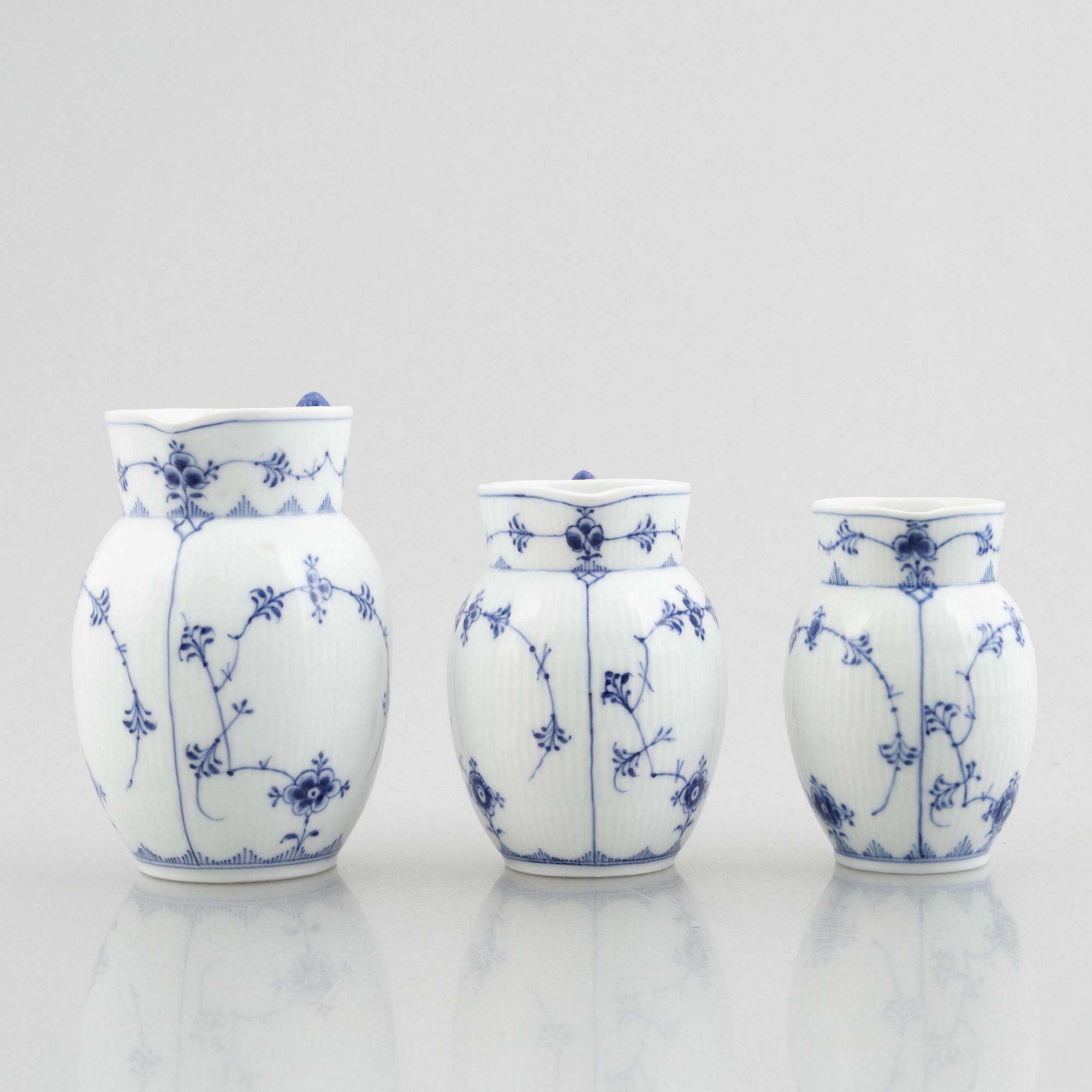 Three 'Blue Fluted' / 'Musselmalet' porcelain milkjugs, Royal Copenhagen, model 159, 450, 459, 1893-1900 and later.