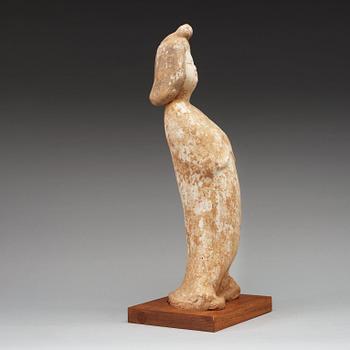 FIGURIN, bemålat lergods. Tang dynastin (618-907).