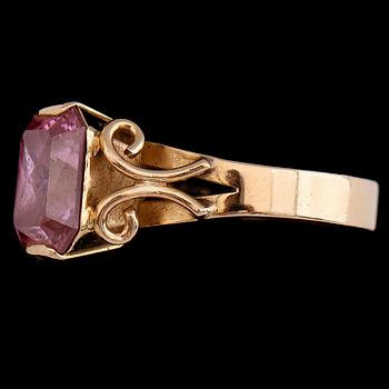 RING, 18 k guld, Pers Guldsmedja, Norrköping 1994. Vikt 6 g.