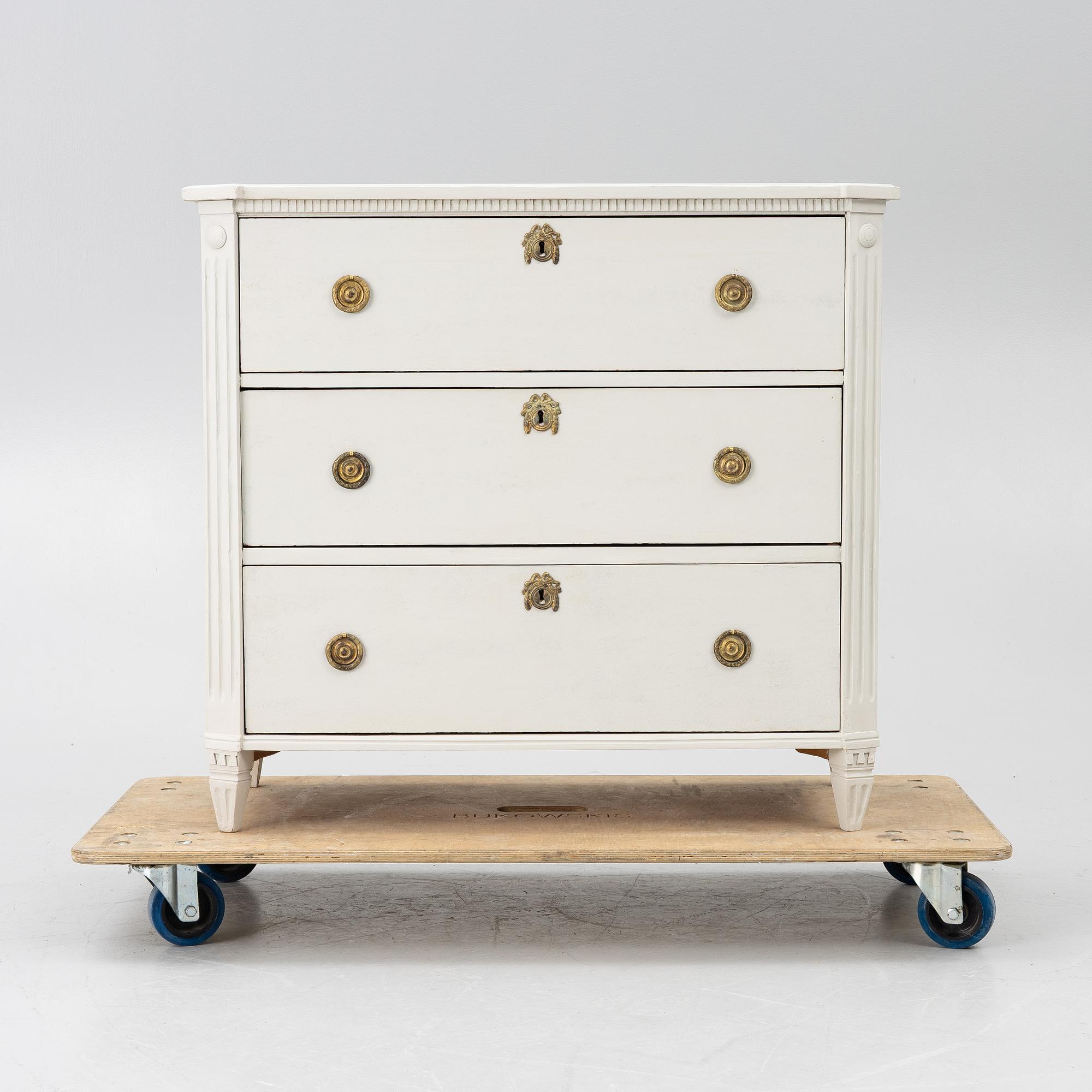 A Gustavian style chest of drawers, 20th century.