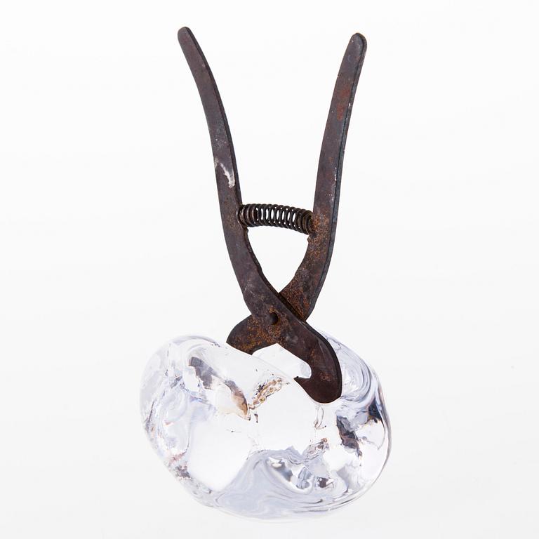 SINI MAJURI, a glass sculpture signed Sini Majuri 2018.