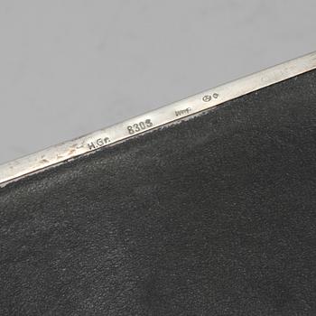 CIGARRSKRIN, silver, importstämplat, omkring 1900-talets mitt, total vikt 875 gram.