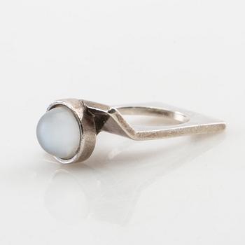 Pelle B, Ring in silver with a cabochon-cut moonstone, Hugo Belving Malmö 1967.