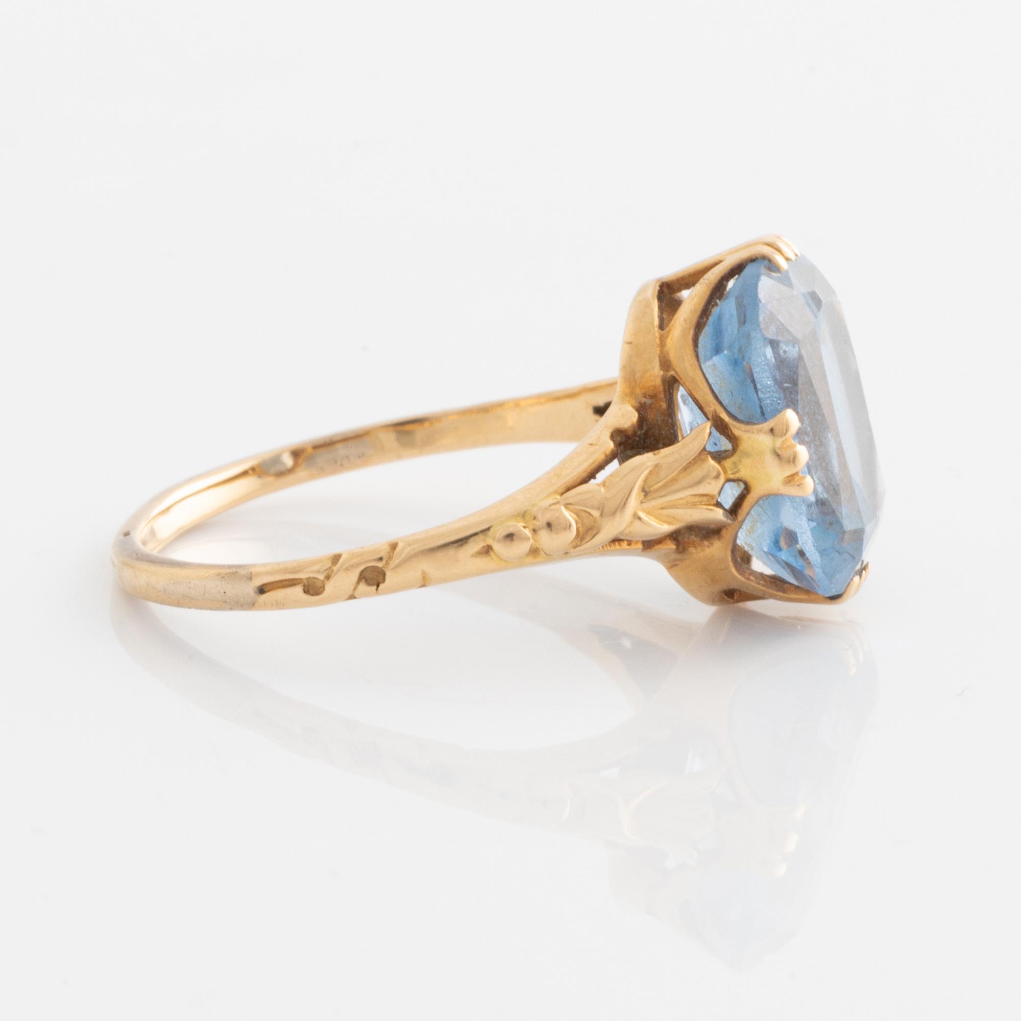 Ring, 18K gold with synthetic blue spinel.