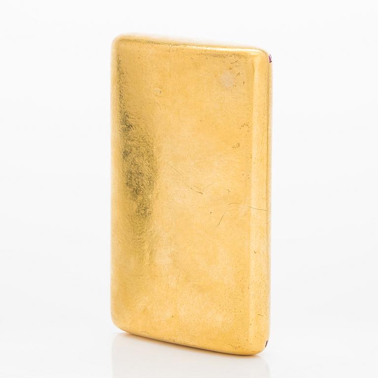 A 14K gold cigarette case with rubies. St- Petersburg, second quarter of the 20th century.