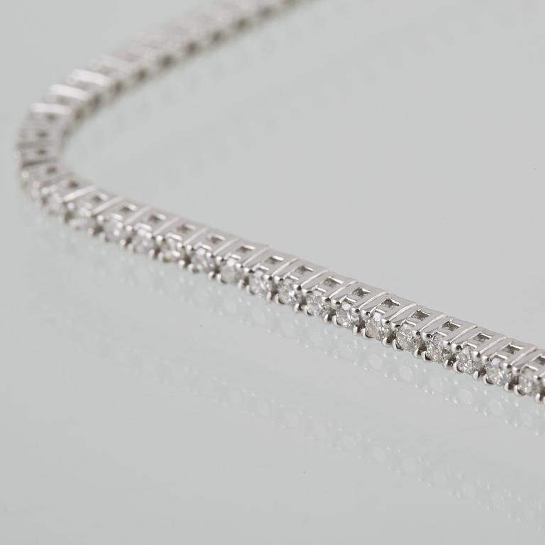 ARMBAND, 18K vitguld med briljantslipade diamanter ca 1.16 ct. Vikt 5,3 gram.