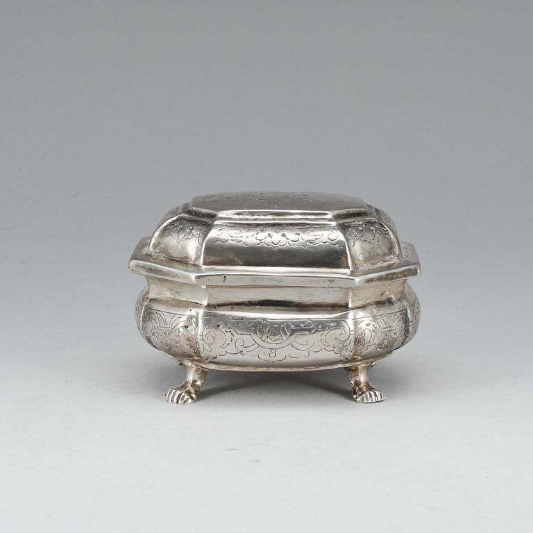 SOCKERSKRIN, silver, oidentifierad mästare, Moskva, 1744. Vikt 196 gram.