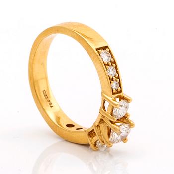 RING 18K gold w brilliant-cut diamonds. 3 center stones approx 0,70 ct in total.
