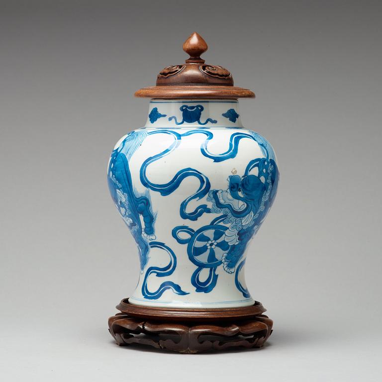 A blue and white vase, Qing dynasty (1664-1912).