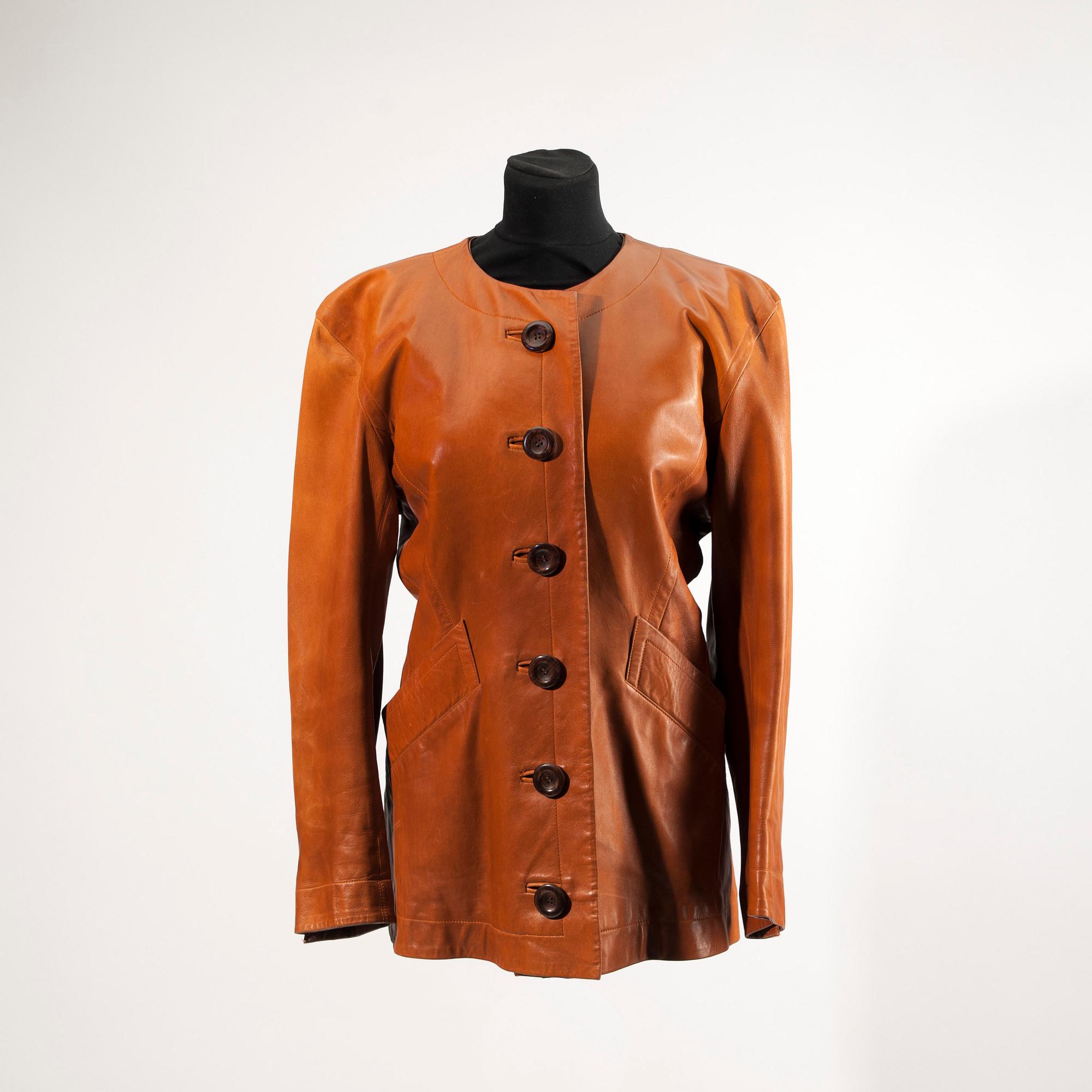 JACKA, Yves Saint Laurent.