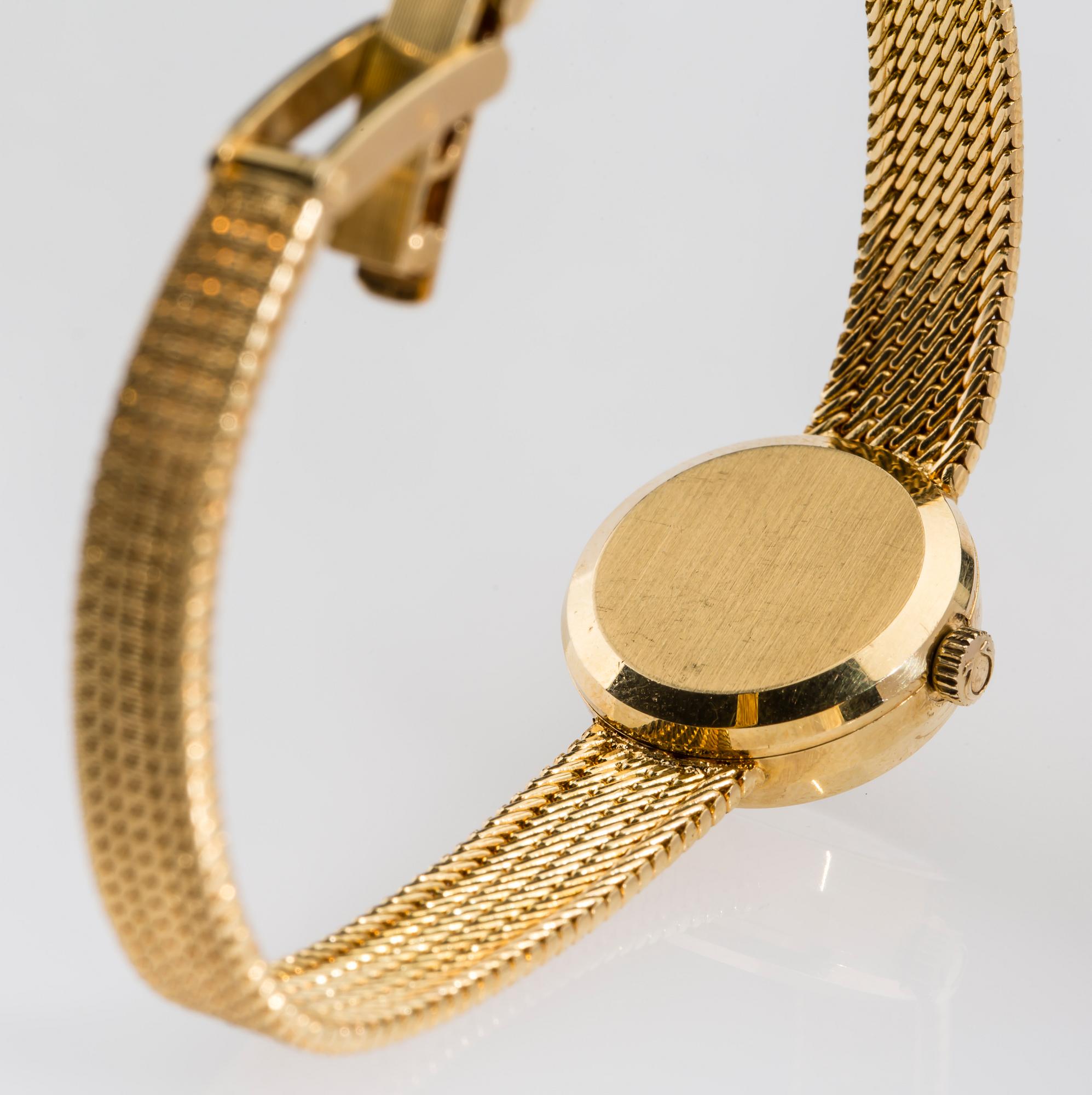 DAMARMBANDSUR, 18 k guld. Omega. Vikt ca 23 g.