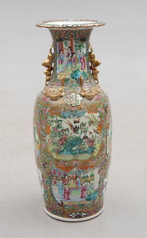 GOLVURNA, porslin, Kina, Kanton, 1800-talets mitt.