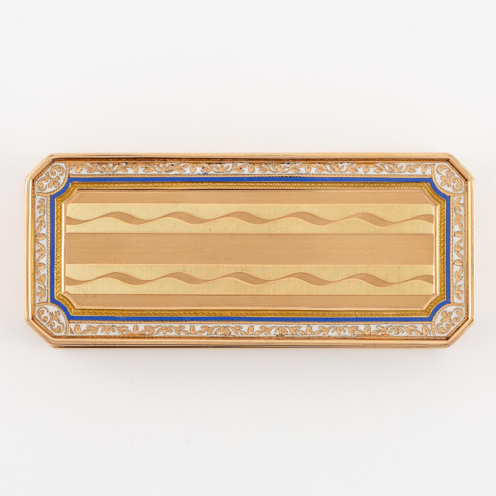 A probably early 19th century 14K gold box with enamel, probably Hanau.