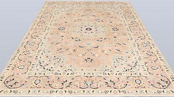 A Keshan carpet, approx. 290 x 198 cm.