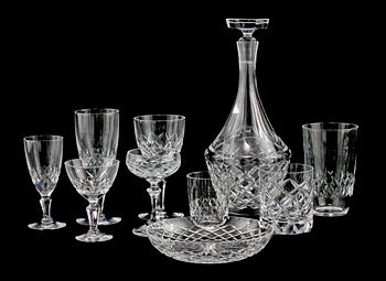 GLASSERVISDELAR, 89 st, mestadels "Karolina", Orrefors,1900-talets andra hälft.