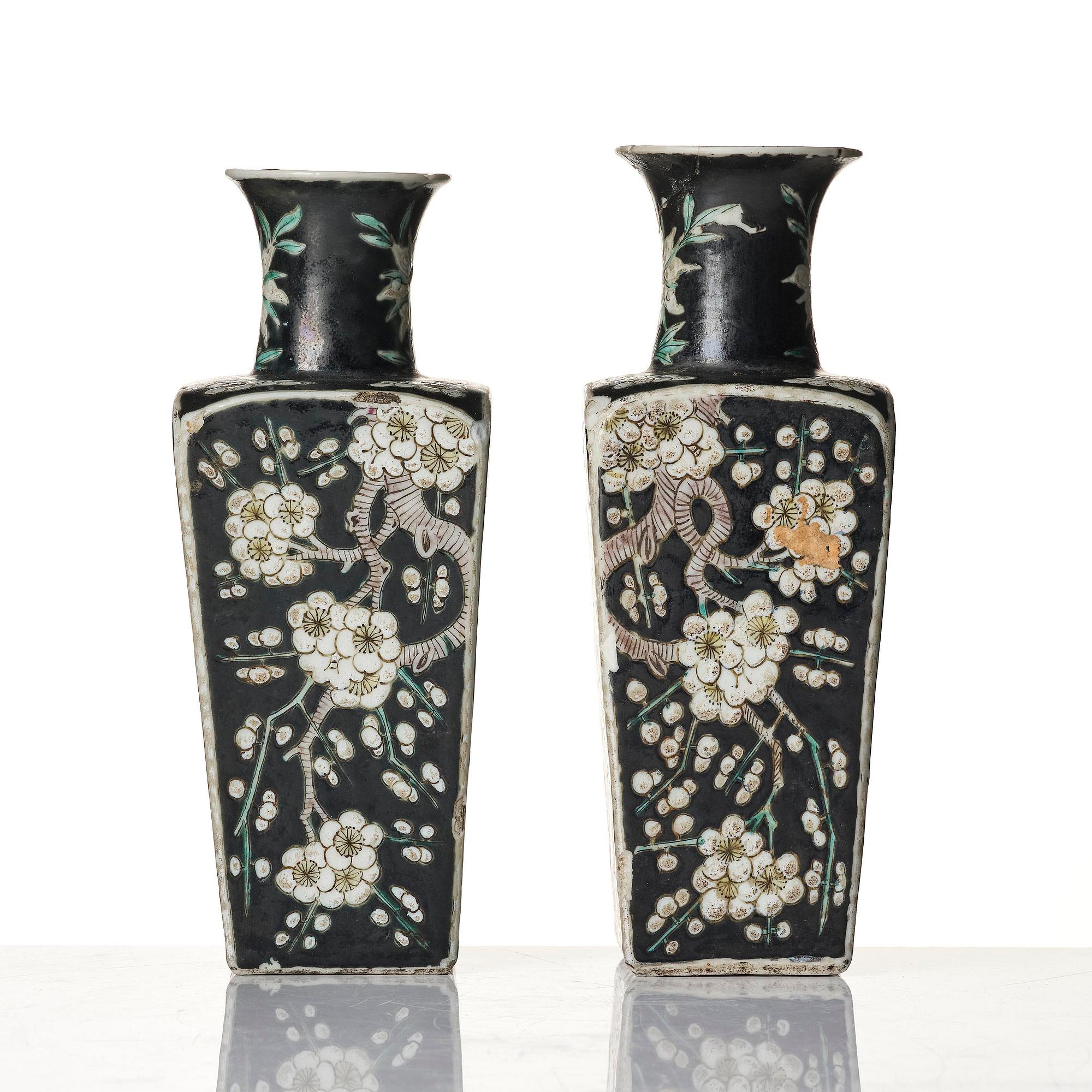 A pair of famille noire vases, late Qing, c. 1900.