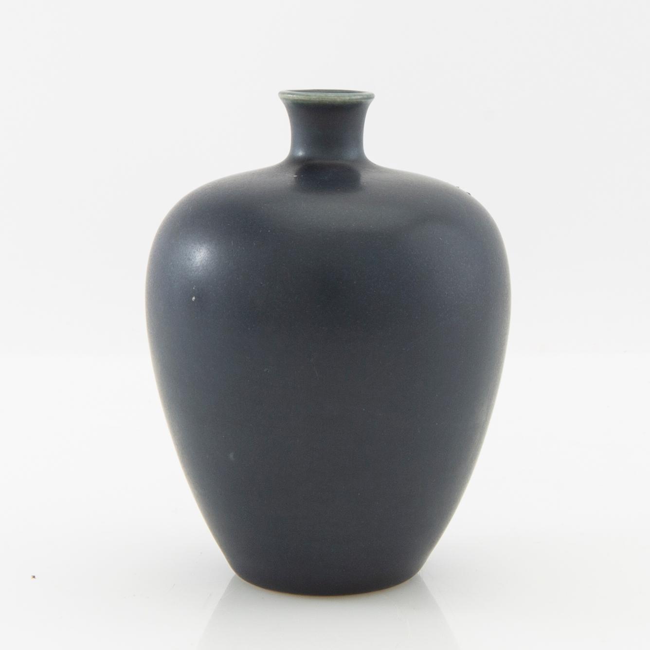 Erich & Ingrid Triller, vase Tobo stoneware signed.