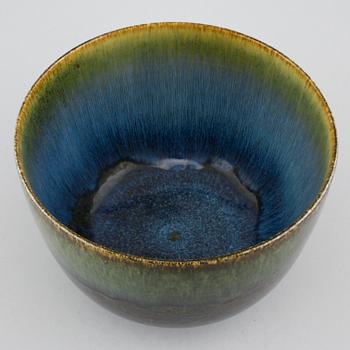 A stoneware bowl by CARL-HARRY STÅLHANE, Rörstrand, signed and numbered 2/30, second half of the 20th century.
