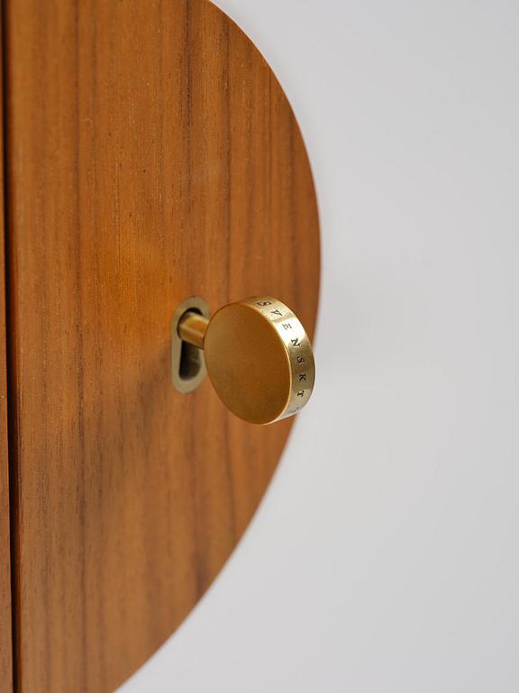 Josef Frank, sideboard, modell 2137, Firma Svenskt Tenn, samtida produktion.