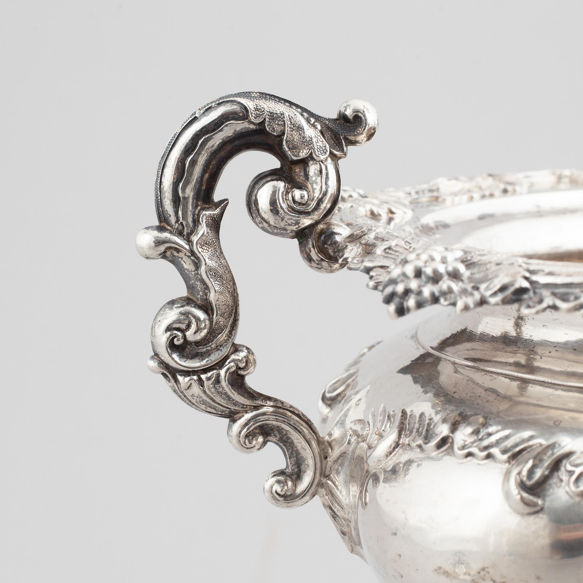 Petter Wigren, strösockerskålar med lock, ett par, silver, Malmö 1851.