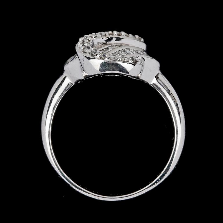 RING, 18k vitguld med diamanter, tot ca 1.49 ct.
