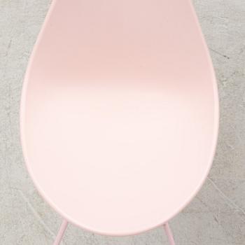 Arne Jacobsen, stolar, 6 st, "Drop chair", Fritz Hansen, Danmark, 2020.