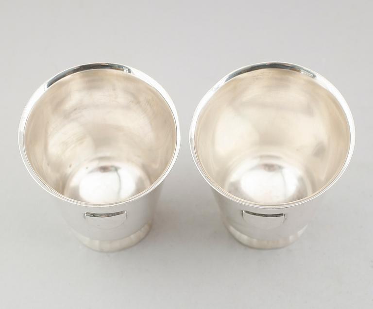 BÄGARE, 1 par, sterling silver, Sigvard Bernadotte, Georg Jensen, Köpenhamn, 1945-1977. Vikt ca 102 g.