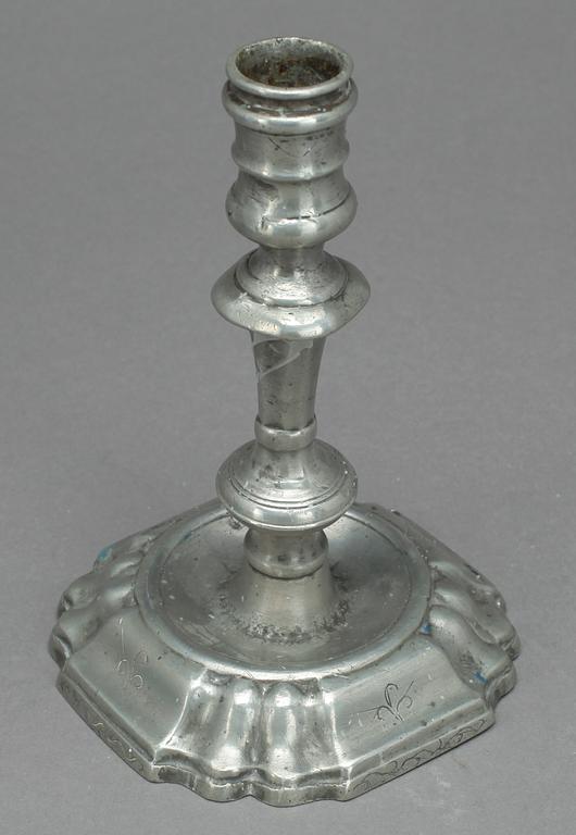 LJUSSTAKE, tenn, Baltzar Rokus, verksam 1743-88 i Arboga.