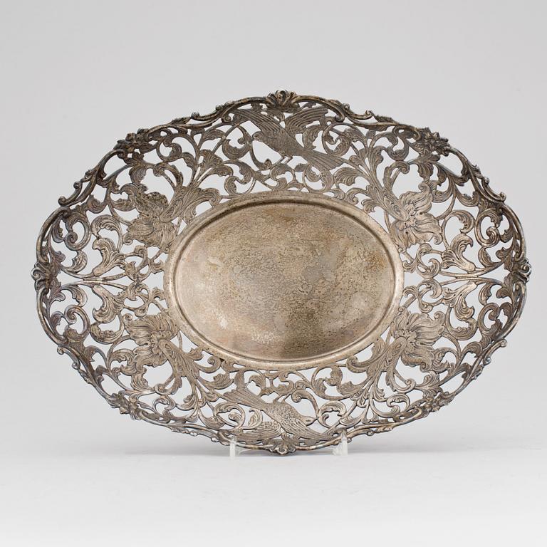 SKÅL, silver, Nederländerna, omkring sekelskiftet 1900. Vikt ca 688 gram.