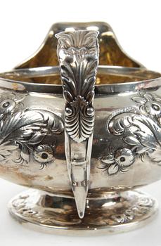 TESERVIS, 3 delar, silver, nyrokoko, Jonathan Hayne, London, England, 1825. Vikt ca 1388 gr.