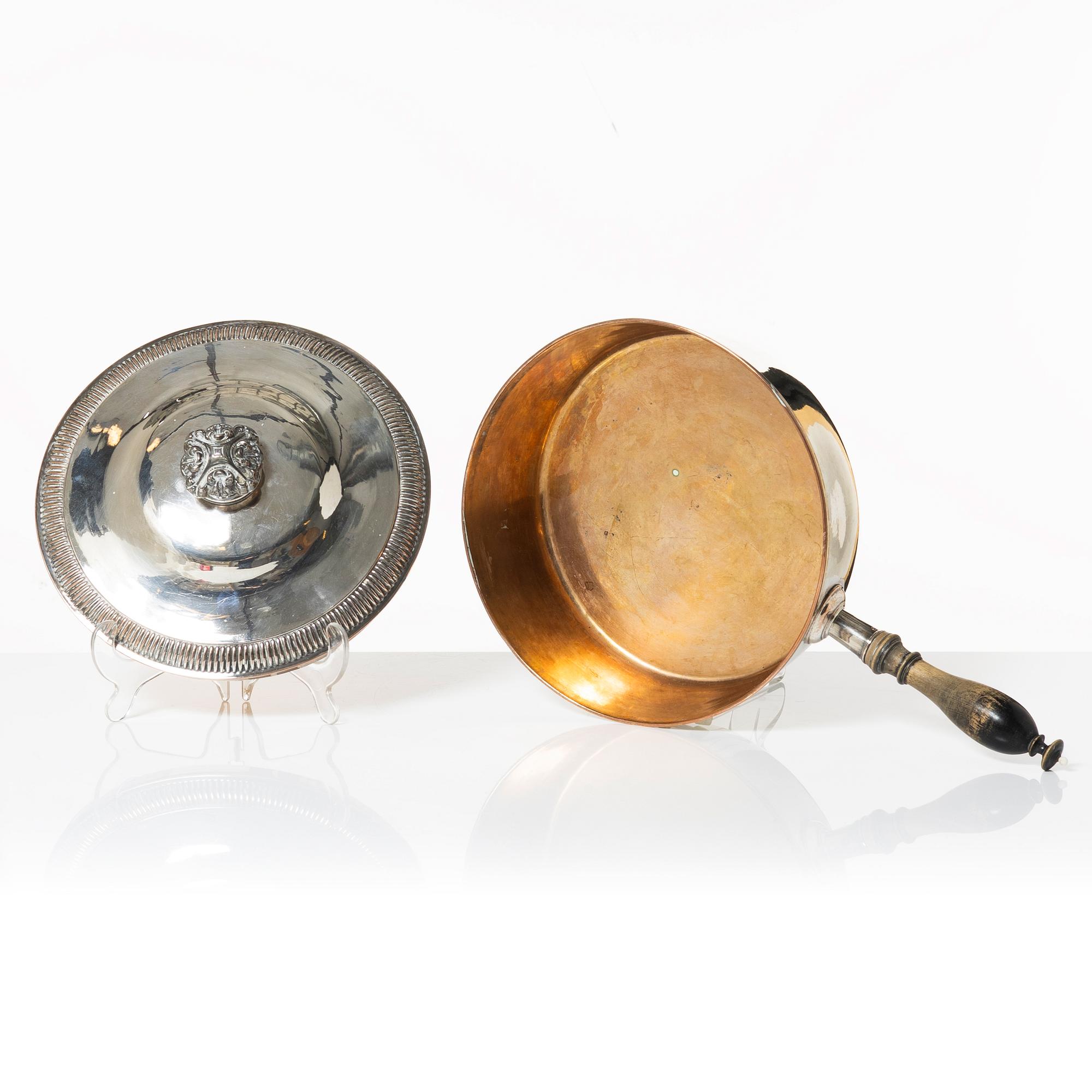 Empire, Kastrull med lock och benställning, pläter, Jacob Lenholm (mästare i Stockholm 1827-40).