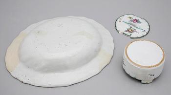 PARTI FAJANS, smörask samt fat, sekelskiftet 1900.