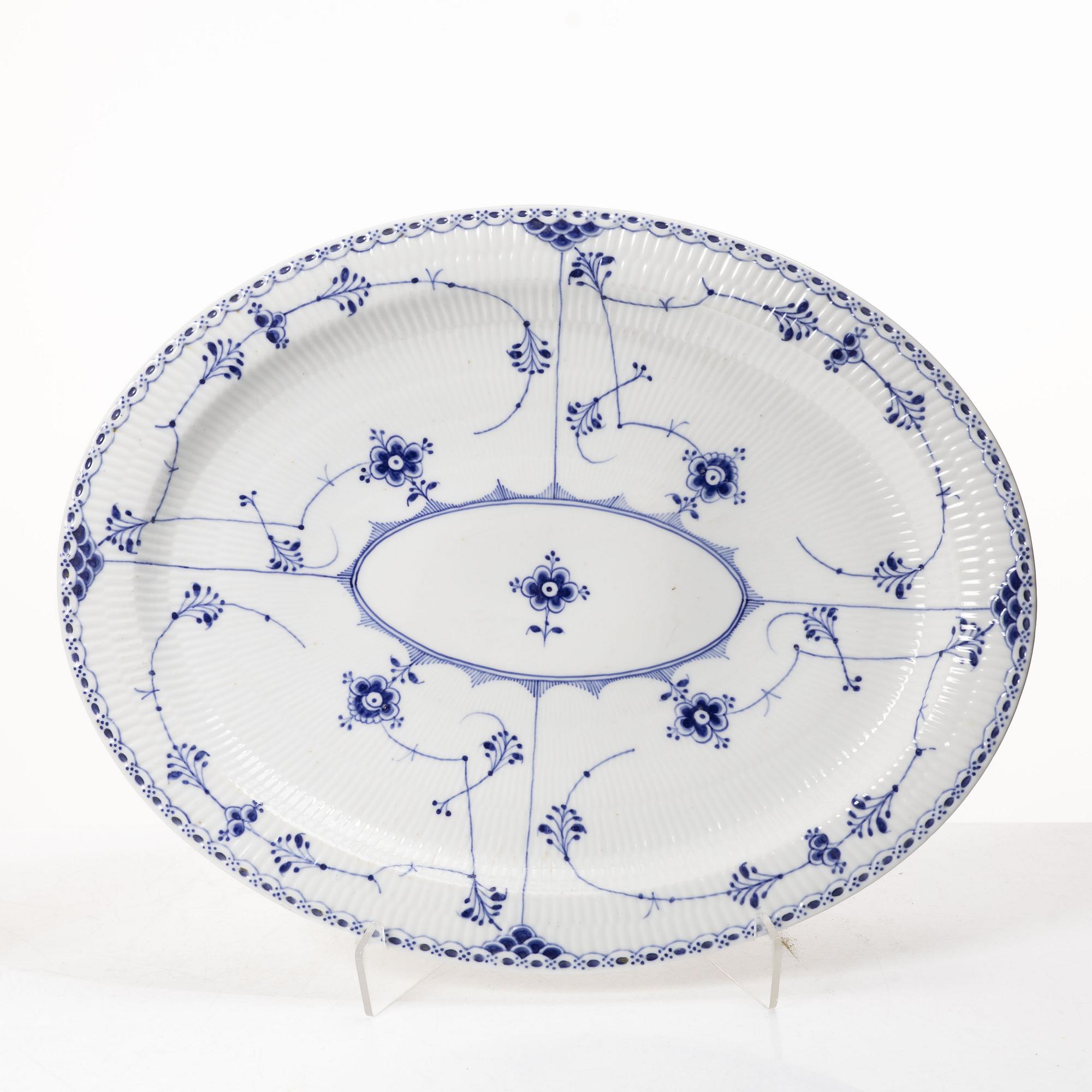 Royal Copenhagen, Dinner service, 31 pieces, “Musselmalet Halvblonde”, Denmark.