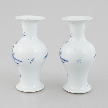 Vaser, ett par, porslin, Qingdynastin, 1800-tal.