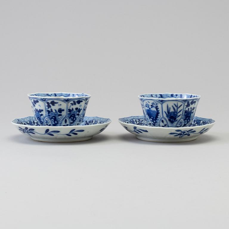 A pair of blue and white porcelain cups with saucers, Qing dynasty, 19th century, in Kangxi style.